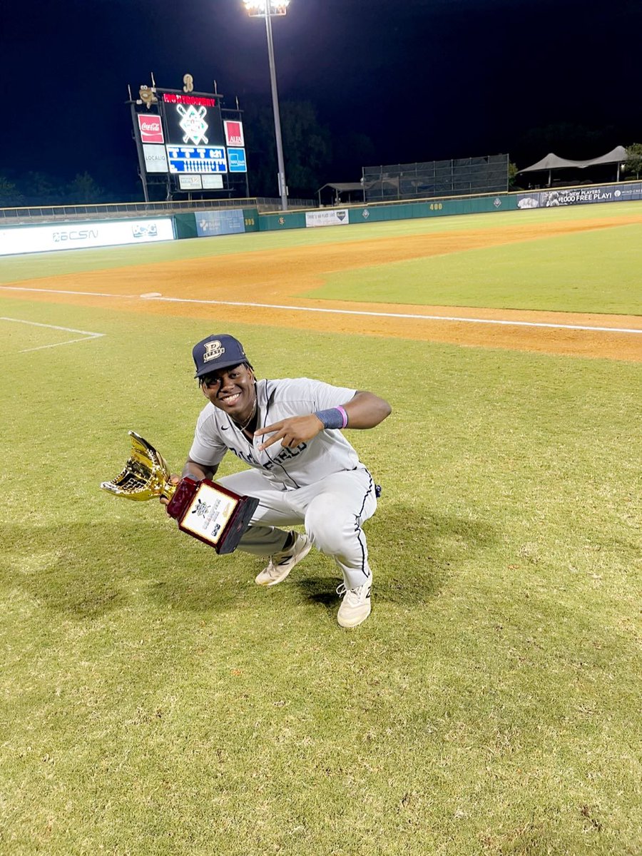 LuckiesONSL's tweet photo. Up next! Trae Fowler!! Trae has a solid bat and currently attends Bluefield State College! He is an absolute dude at the plate. He has  great charisma and a big smile! 🐉🐉 https://t.co/bDBUn8CDhC