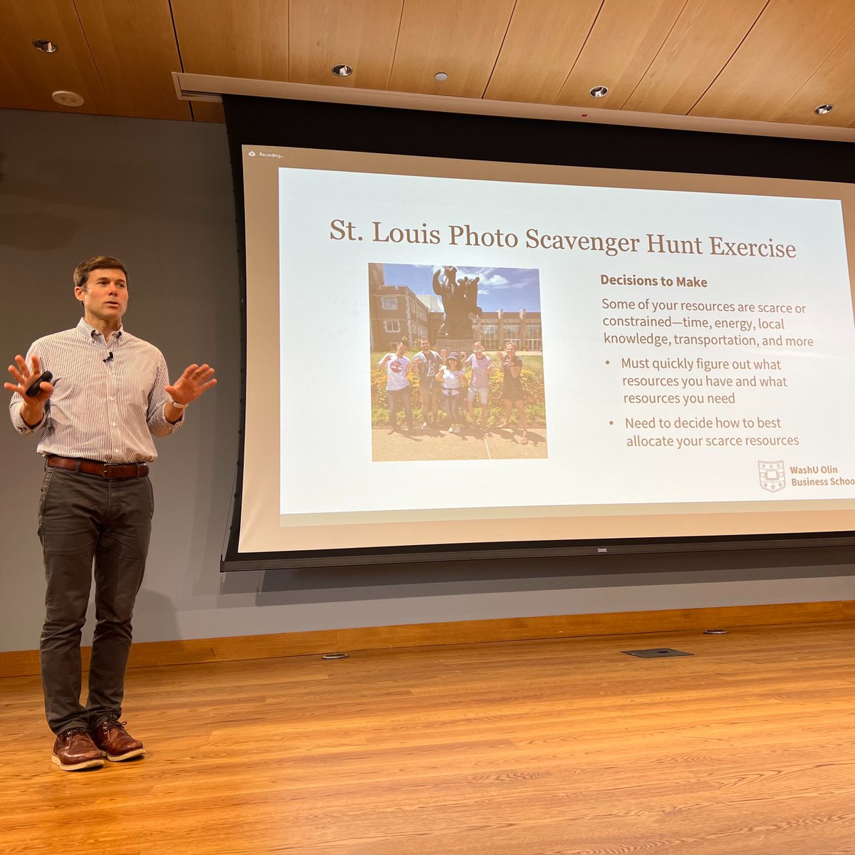 washuolin's tweet photo. On the final day of GO! Week for our newest class of full time MBA students, their teams will explore WashU and St. Louis in a scavenger hunt.
Follow along on our IG story @wustlbusiness to see where they end up!
#Olin #GOWeek #WashU https://t.co/RsloS9217S