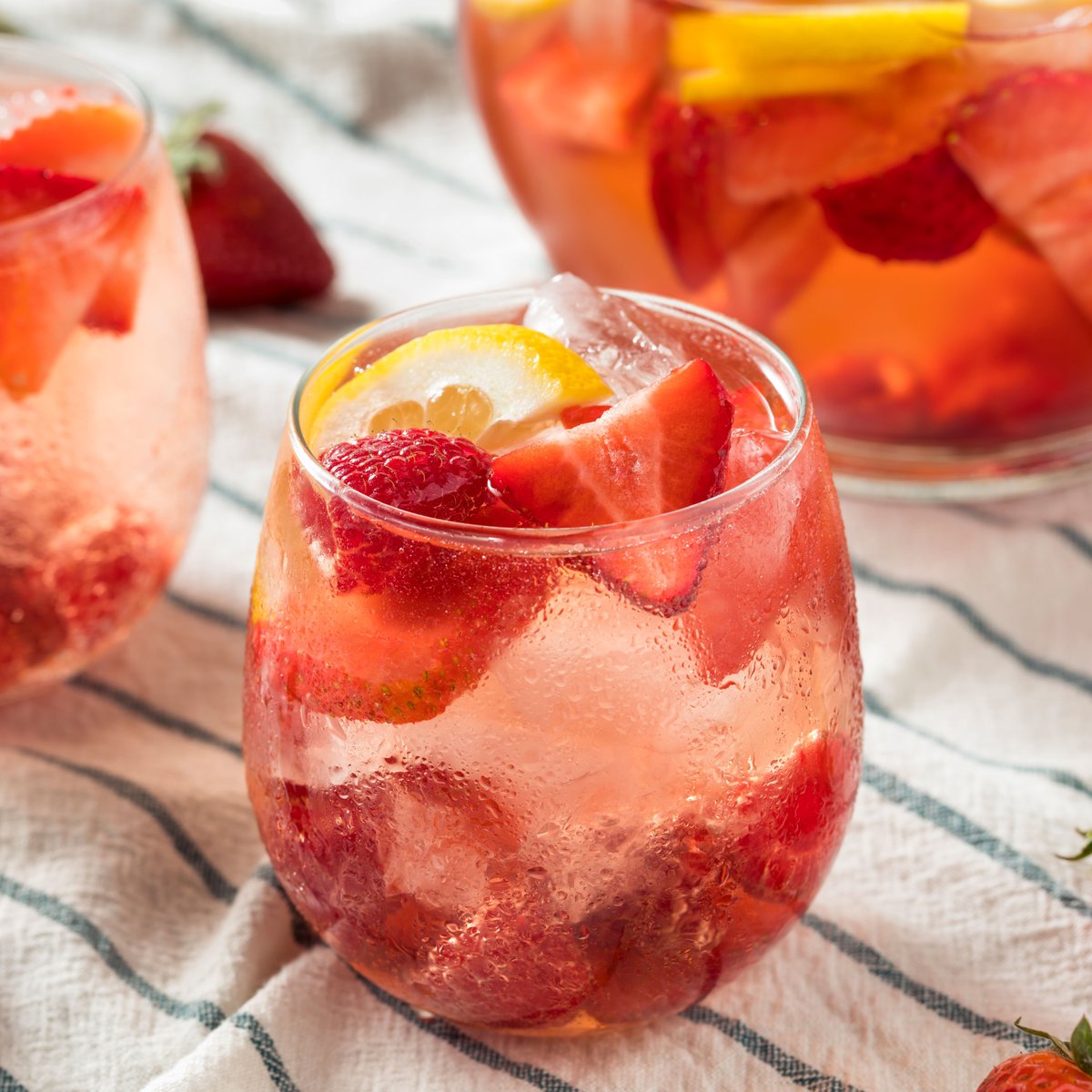 Sangria is practically a fruit salad, which makes it healthy, right? At least that’s what we tell ourselves. 🍹 Head to our story for this Very Berry Sangria #recipe, just in time for the weekend.