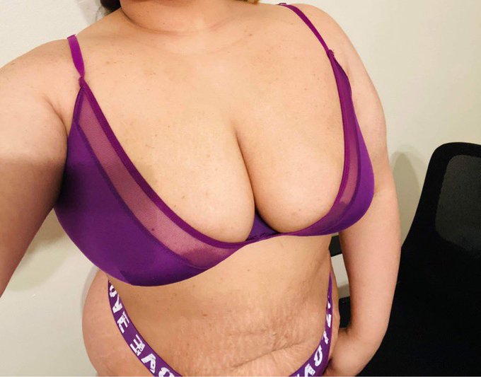 Taking customs on https://t.co/mc8IFWJdPg https://t.co/EG4V16xFcU