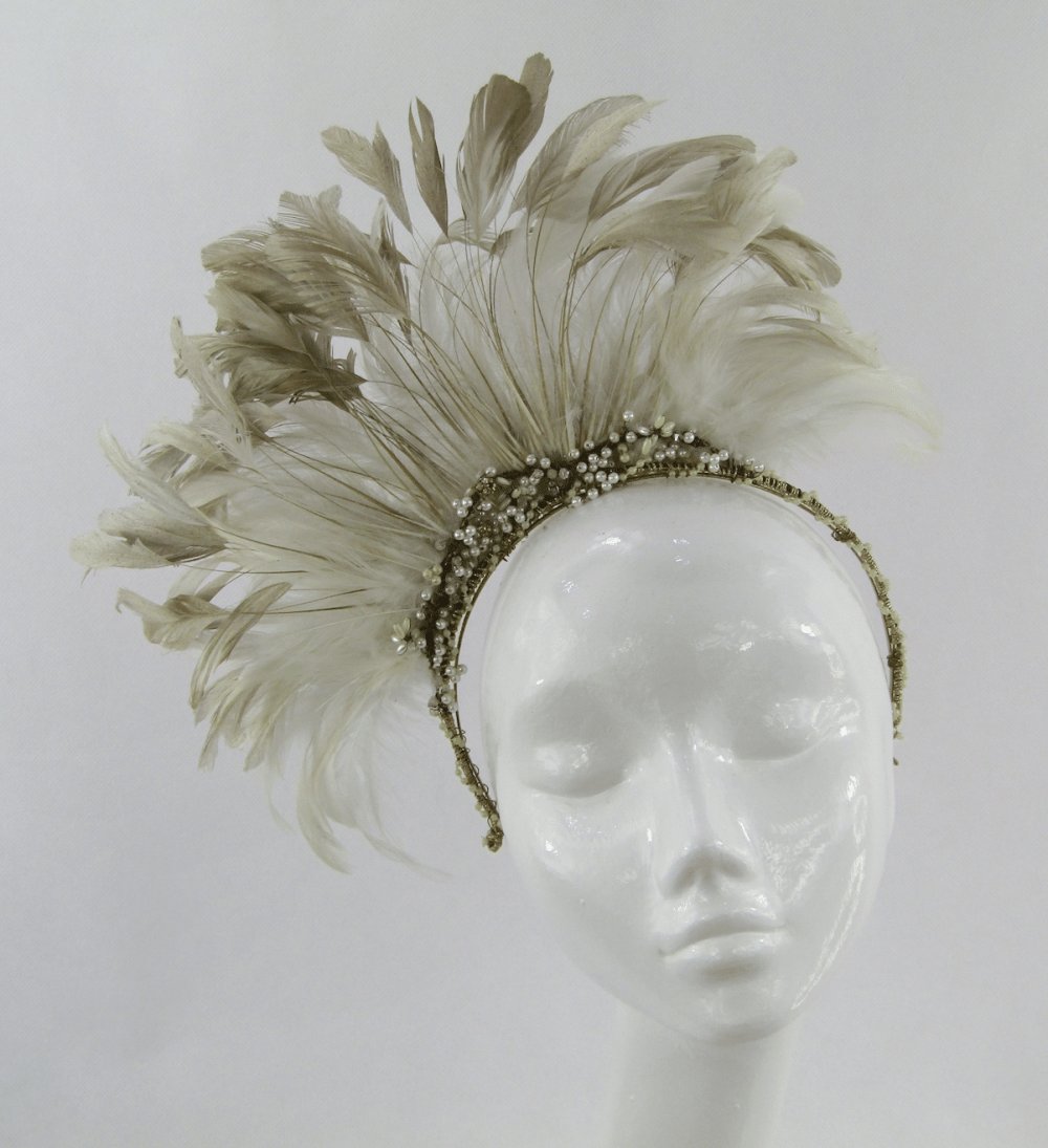 MillineryHUT's tweet photo. MillineryHUT is the #1 Millinery-only platform, showcasing Milliners from all over the world, to deliver stunning hand-made head-wear direct to you.  Bespoke Gold and Ivory Feathered Headdress https://t.co/WheqA7PsjD https://t.co/onZd7s5QRN