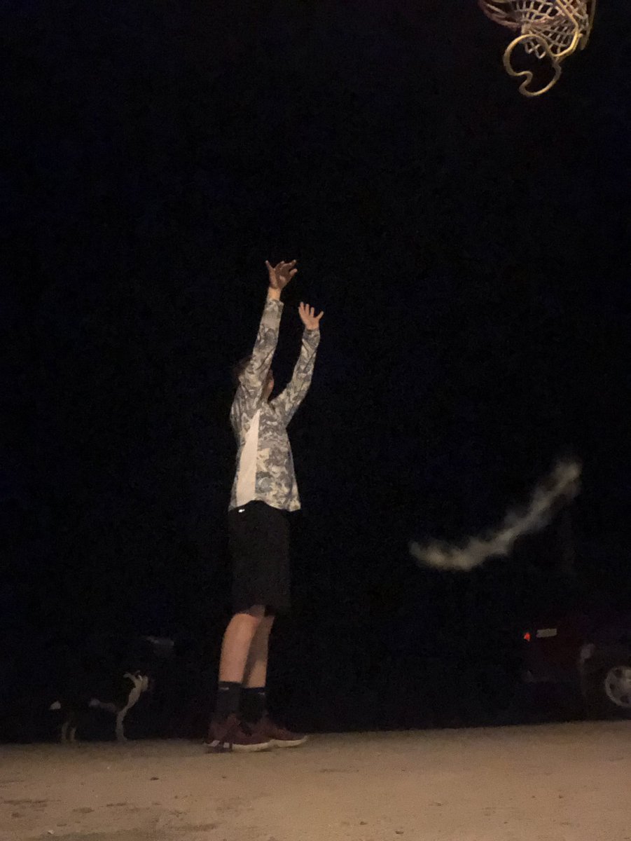 Luke24403145's tweet photo. @APTrojansHoops  got up 395 shots up yesterday 100 layups left and right side 50 from 3 spots form shooting 15 shots from both corners 15 free throws https://t.co/2FeDNszAAi