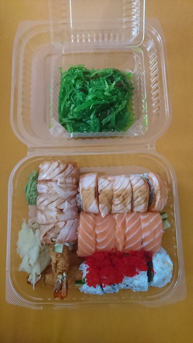 RslSalvo's tweet photo. H.O.R.D.E ohne Sushi ist wie #FriedlyFire ohne Energy Drink 😉 
#wildehorde #diewildehorde @Gronkh @xPandorya @PhunkRoyaI @spinjitzu_phil @Kleifferson @TheLizaGrimm @sanifox 
#lurchfamily https://t.co/8AEoG94ekK