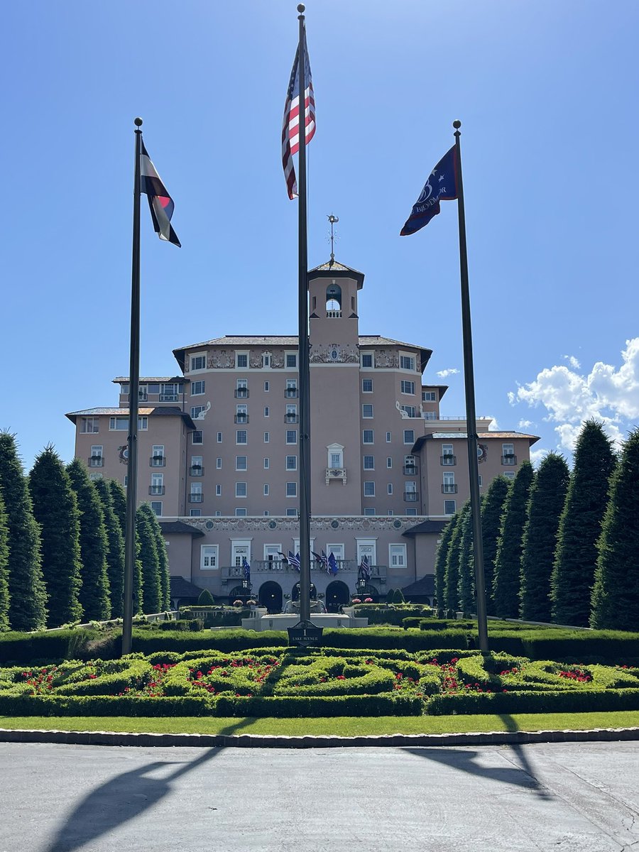 BrettWalburn's tweet photo. South Carolina bankers, it’s a beautiful day in Colorado Springs to discuss growth + profitability strategies! If you’re here at The Broadmoor for @scbankersassoc’s Annual Convention, stop by @Haberfeld booth to chat with me and enter our drawing! https://t.co/Ik9LC7R2bG