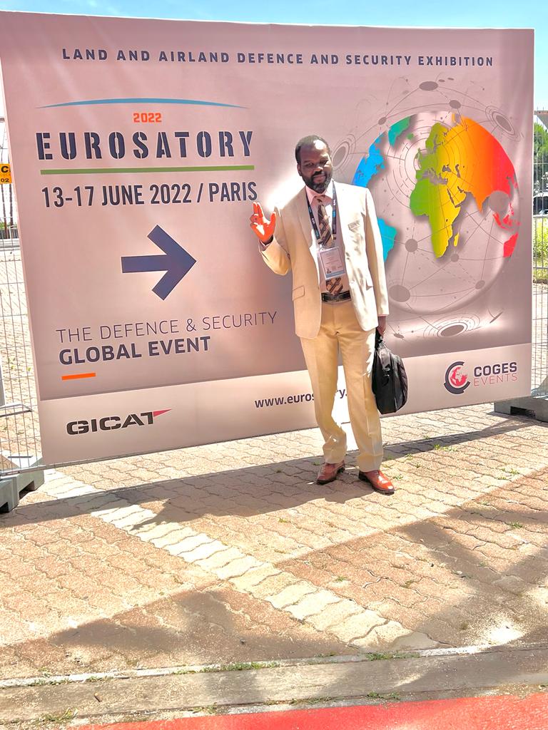 Ejacos7's tweet photo. L’équipe #Ejacos, mené par Jean-Philippe HERESON, a pu visiter cette semaine le mondial de la Défense et de la Sécurité terrestres et aéroterrestres, #Eurosatory. Elle s’est tenu du 13 au 17 juin 2022. Une semaine #enrichissante ! 😊 https://t.co/bRhYXdSmC3