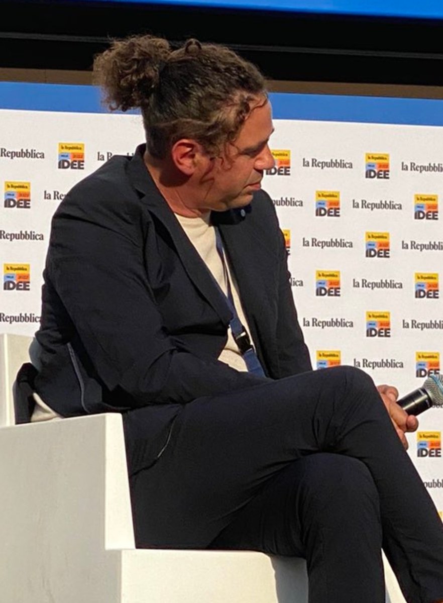 pazzoperrep's tweet image. Feticismi Fotografici. 

A #RepIdee2022 un Paolo Brera senza la G ma col codino.

@paologbrera