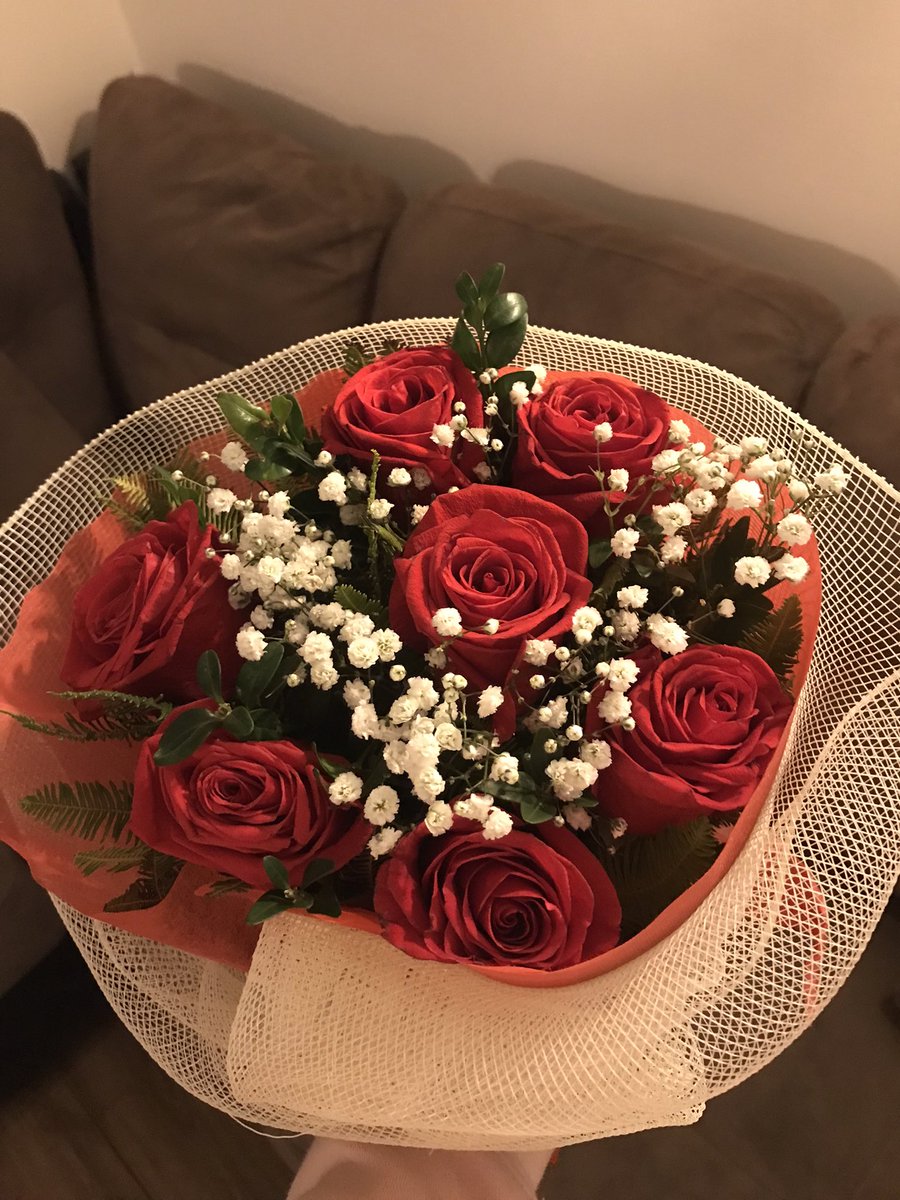 karencame_'s tweet photo. Sólo porque si 👸🏼🌹🍫🤍 #SurpriseSurprise #amooo #mencantaaa #🐻 https://t.co/JrBh2lPHF2