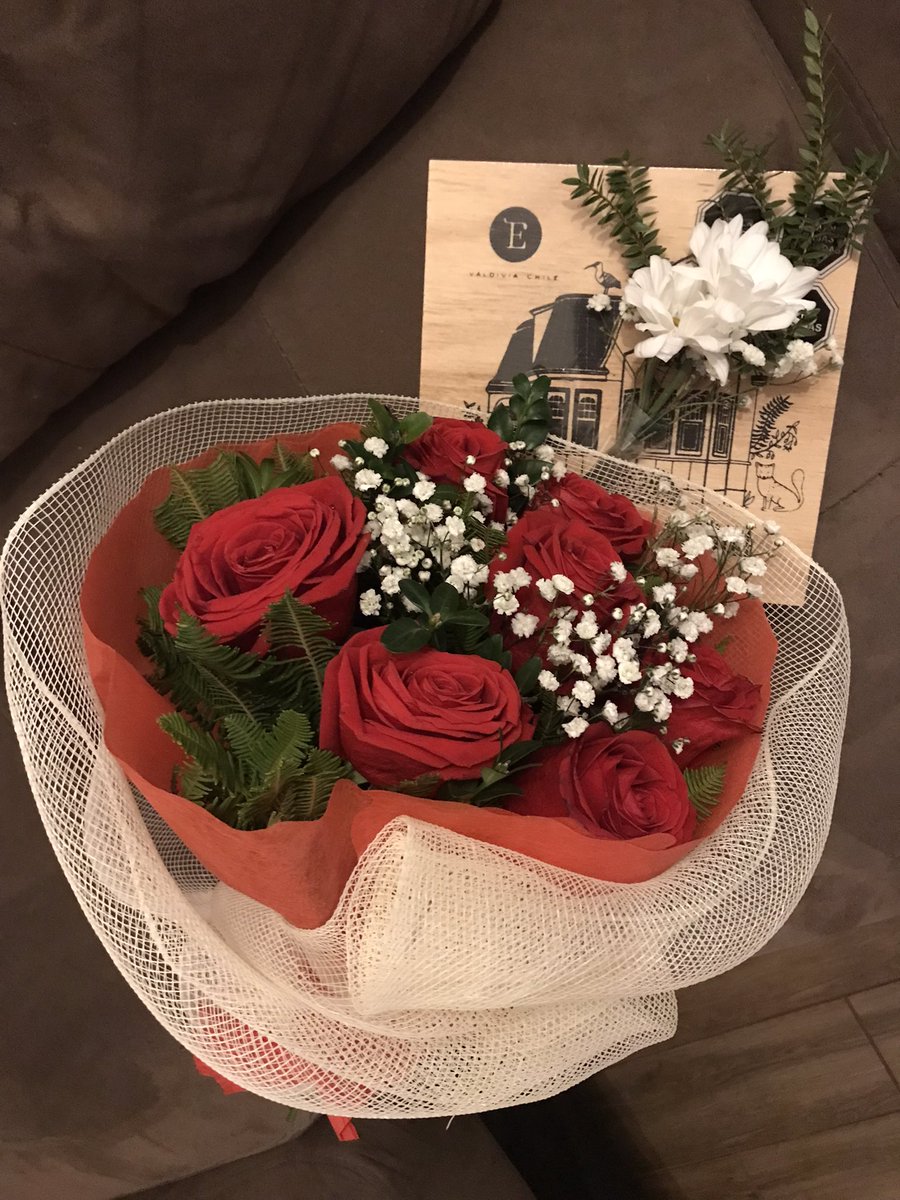 karencame_'s tweet photo. Sólo porque si 👸🏼🌹🍫🤍 #SurpriseSurprise #amooo #mencantaaa #🐻 https://t.co/JrBh2lPHF2