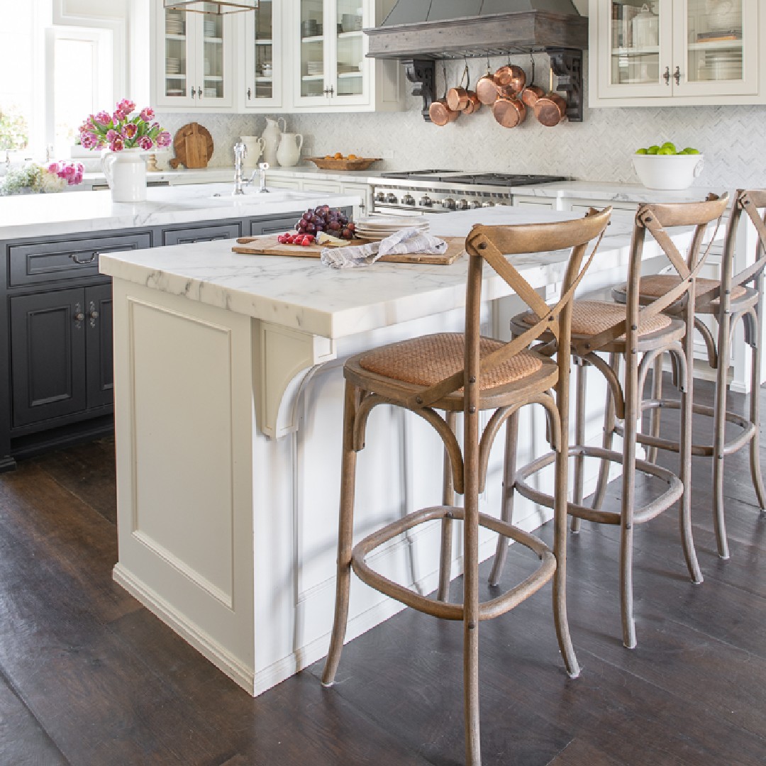 Brighten up your kitchen with Weiman! Read all about getting your kitchen ready for summer with these simple tips and ideas: bit.ly/3N1RImA
📸: @sanctuaryhomedecor
#Weiman #SoMuchMoreThanClean