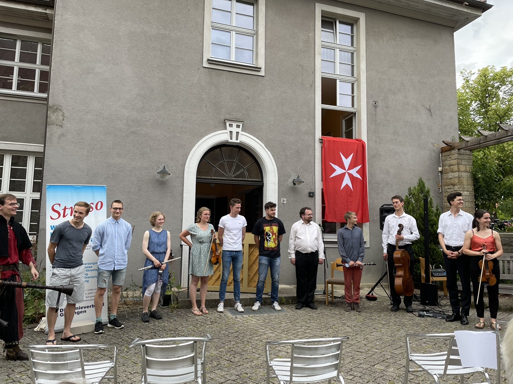 Jetzt im Innenhof von <a href="/st_albani/">St. Albani Göttingen</a> #Goettingen: ein #Benefizkonzert für die #Straso Straßensozialarbeit der #Diakonie durch die Stipendiatengruppe der <a href="/studienstiftung/">Studienstiftung</a>. 
Ich freue mich auf ein tolles musikalisches Programm!