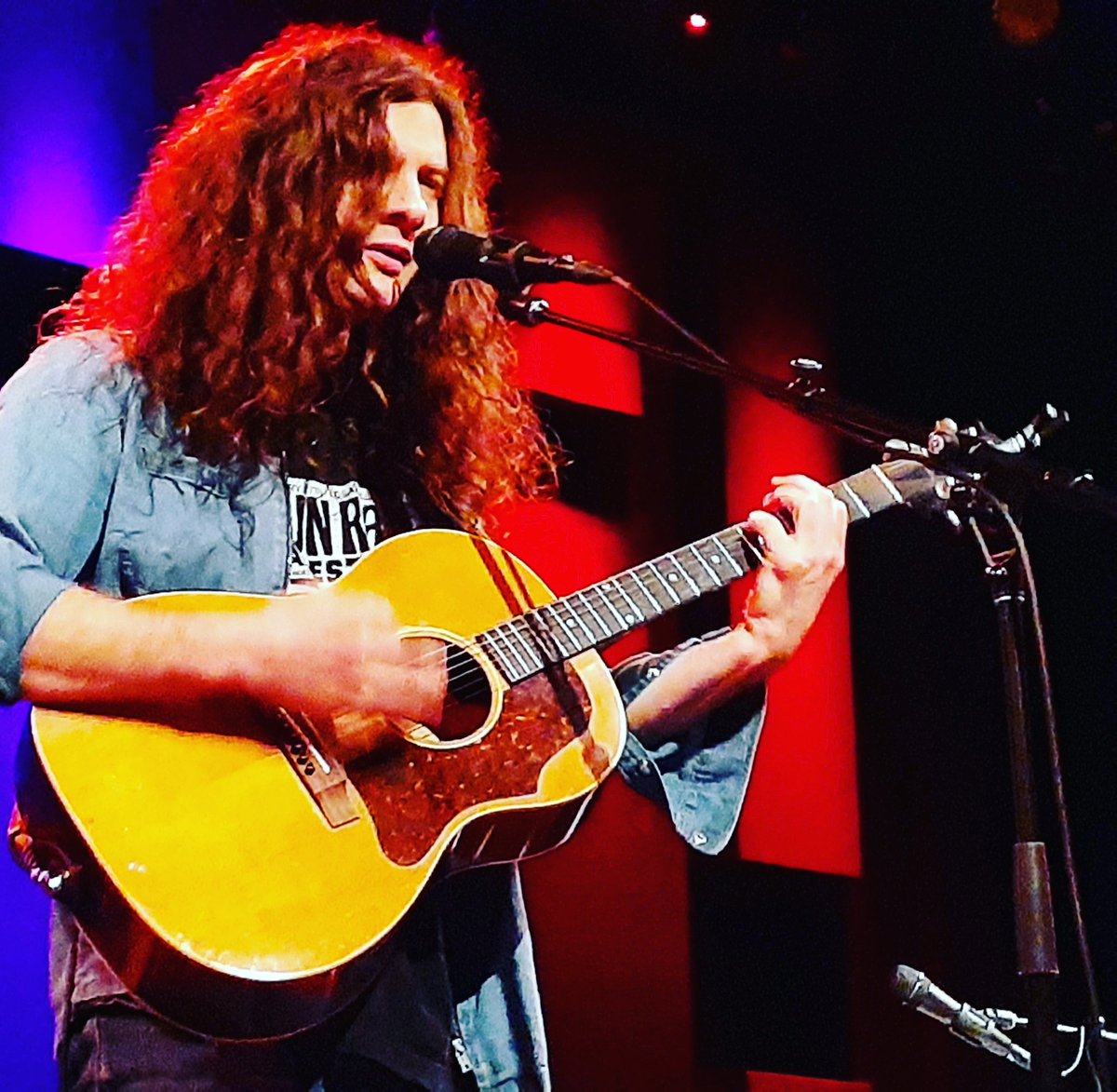 mojosent's tweet photo. Kurt Vile 061722 #photomojo
📸 : Jeffrey Sidelsky #friday
@kurtvile @VerveRecords @worldcafelive #livemusicphotography
#phillyboy #freeatnoon #acousticset
#delcoaccent #mareofeasttown
#longhairedguy #kurtvile https://t.co/fGV08zyHMh