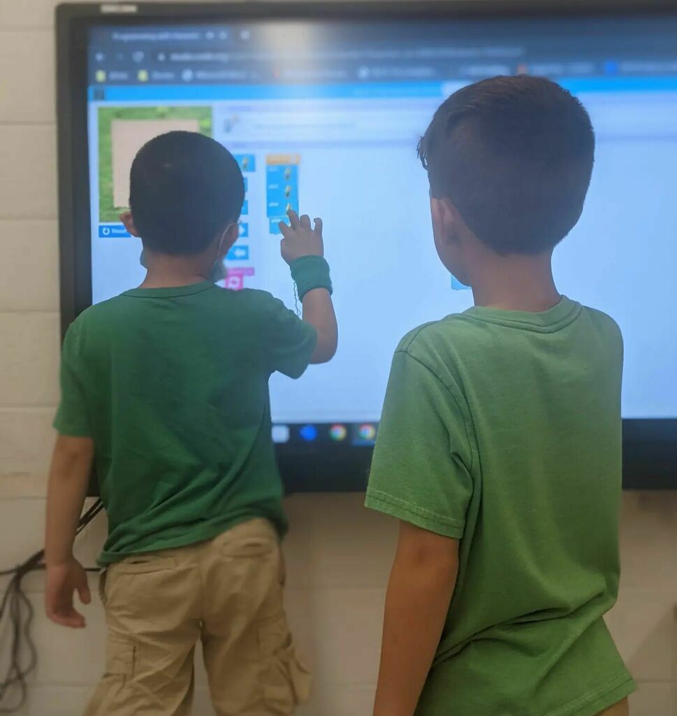 LibraryPoco's tweet image. Using @codeorg with the 1st grade... Problem solving at it&apos;s finest instagr.am/p/Ce6iPXxO-co/