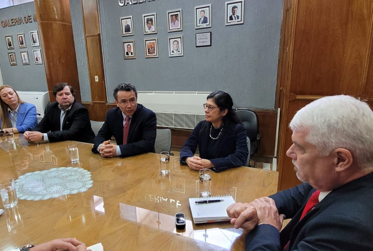 Tras un encuentro entre el ministro <a href="/ArnoldoWiens/">ArnoldoWiens</a> y una comitiva de <a href="/el_BID/">Banco Interamericano de Desarrollo</a>, el gerente del sector de Infraestructura y Energía del BID, Ariel Yépez, señaló que Paraguay se destacó en la región con el avance de obras pese a la pandemia.

Más info 👉 bit.ly/3Oryich