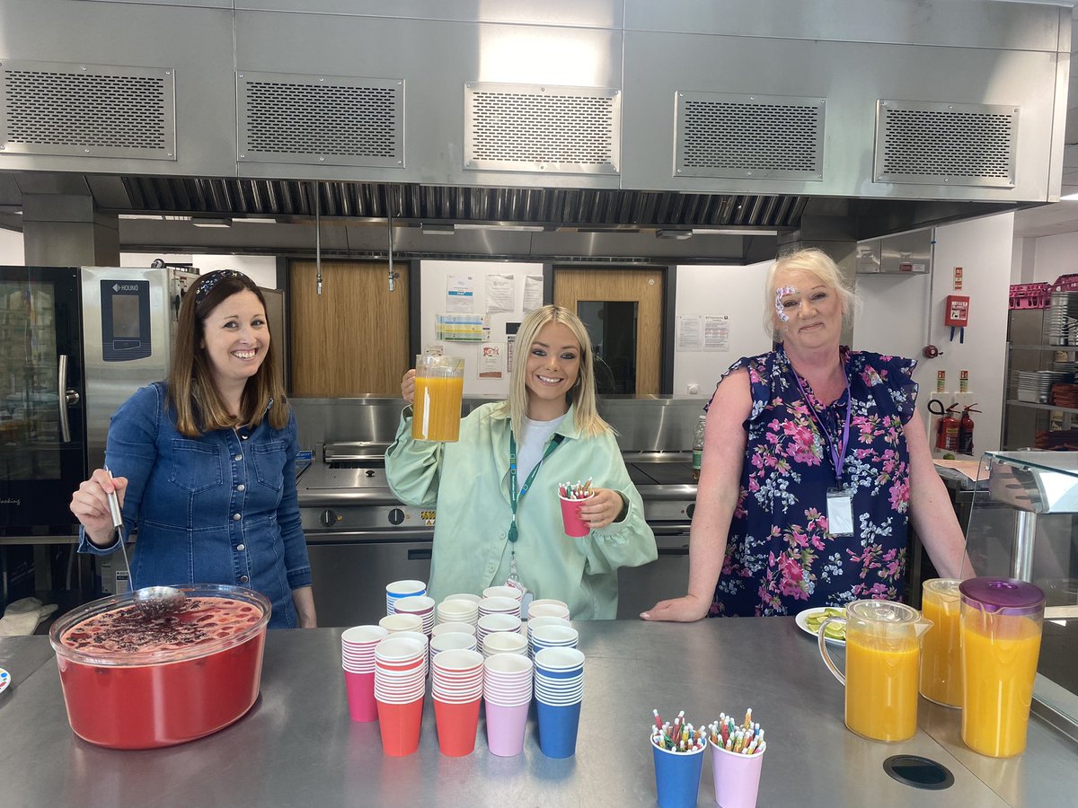 Calderwood_Pri's tweet photo. Calderwood Cocktails? … We mean mocktails! The newest drinks in town! 🍹#CinthePark https://t.co/Uwi6LrTu7x