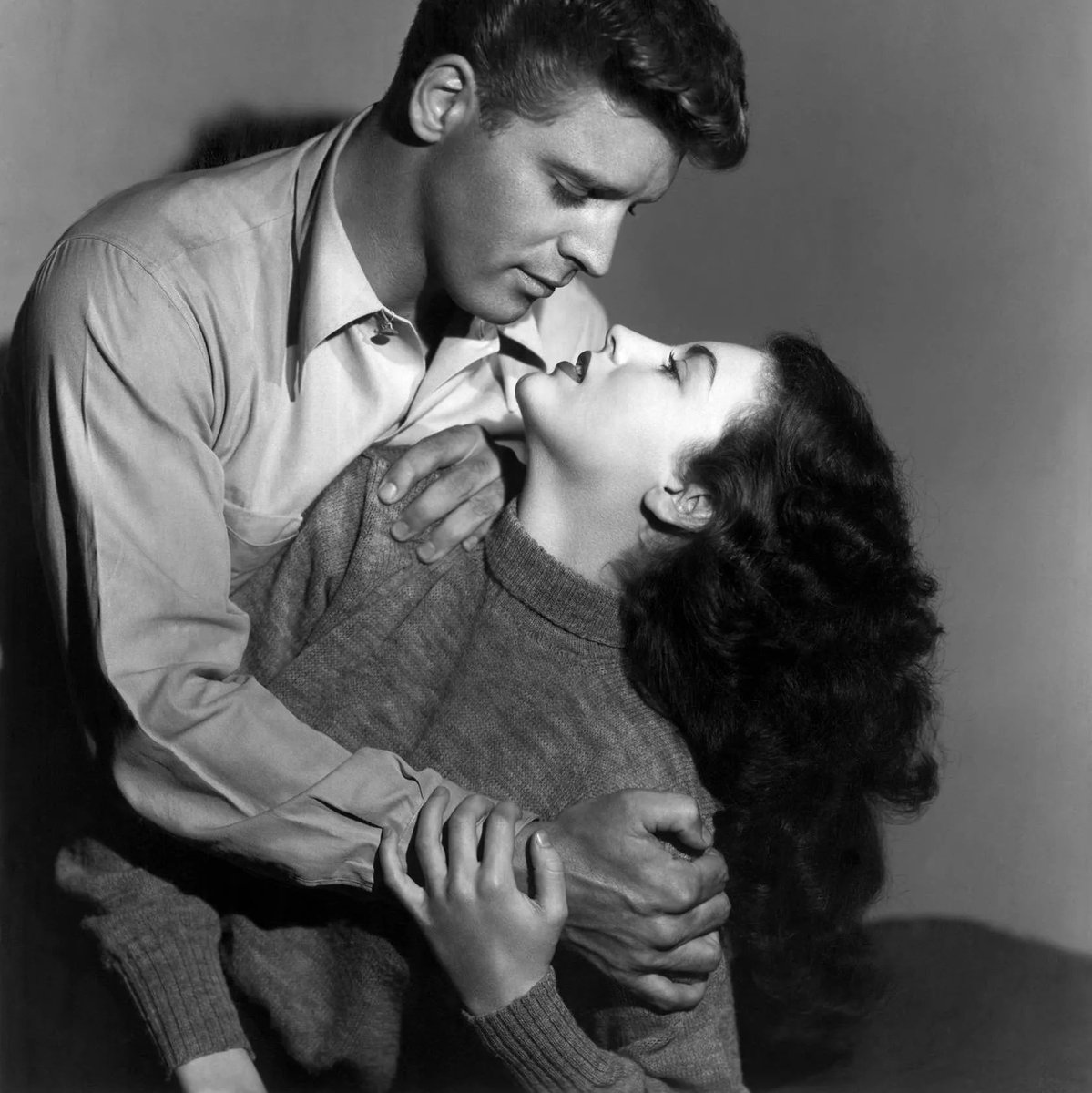 AvaMuseum's tweet photo. Ava Gardner's side profile is perfection.  Trust us, we're scientists. https://t.co/zjZ6Vrw4MH