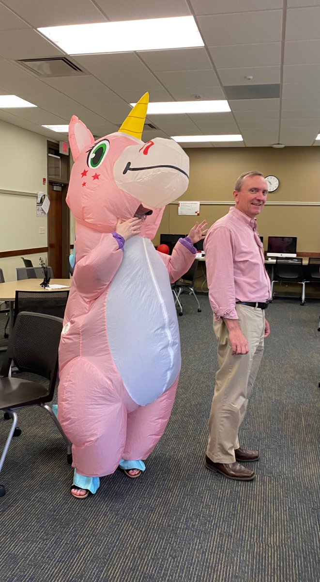 ❤️🖤 Dr. Bradbury <a href="/bradbury_boyd/">Boyd</a>  received a surprising visitor! 🦄