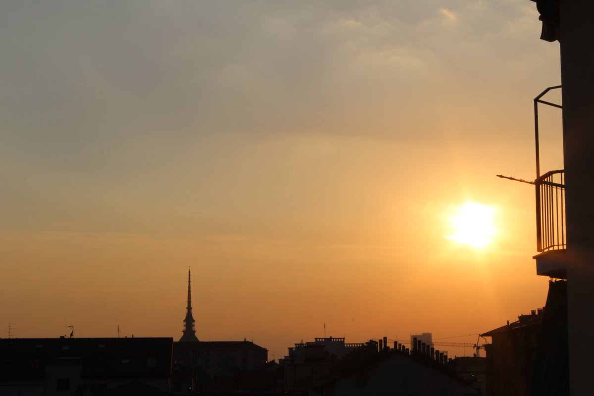 #Torino 🇮🇹❤️🌇

#Turin #TorinoÈLaMiaCittà #Italy #Italia #ViciuPacciu #Photography #TurinLandscape #iloveturin #Piemonte #ilovepiemonte #FollowTheSunset #Sunset #Tramonto