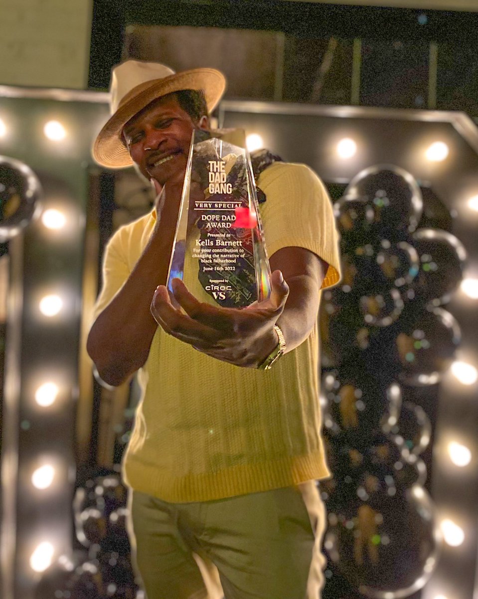 kellsmania's tweet photo. π― Being A Dad Is NOT Easy. Itβs WAY More Sacrifices Than There Are Rewards.
Nothing We Do As Dads Is For ANY Recognition But Itβs Amazing To Be Recognized B!
Respect To @TheDadGang & @CIROCVS For The Dope Dad Honor.
#THEDADGANG #DOPEDADAWARDS #CIROCVS https://t.co/gXajxkKrqB