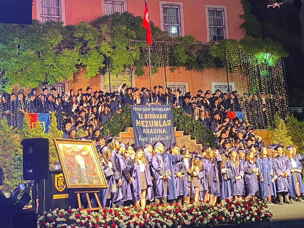 ErsoyyFiliz's tweet photo. Sizi çok seviyoruz, her zaman olduğu gibi yarında kalplerimiz ve sevgimizle  yanınızda olacağız, YKS sınavına girecek tüm öğrencilerimize başarılar ve bol şanslar diliyorum❤️❤️❤️🍀🍀🍀 #yks2022 #izmirözeltürkkoleji #sirasende #yarınlardavarolmak https://t.co/6Sgeu1fvlg