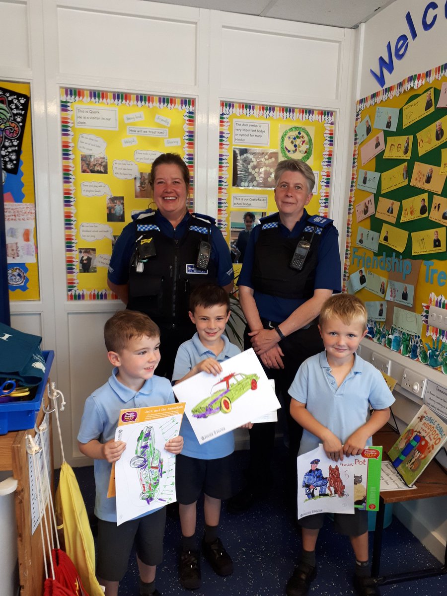 This afternoon Pcso's Helen Oakley and Mandy Leek have presented prizes to some star pupils for their wonderful colouring in skills after setting a colouring competition when they gave talks to pupils about people who help us. #saferschool #Saferchildren