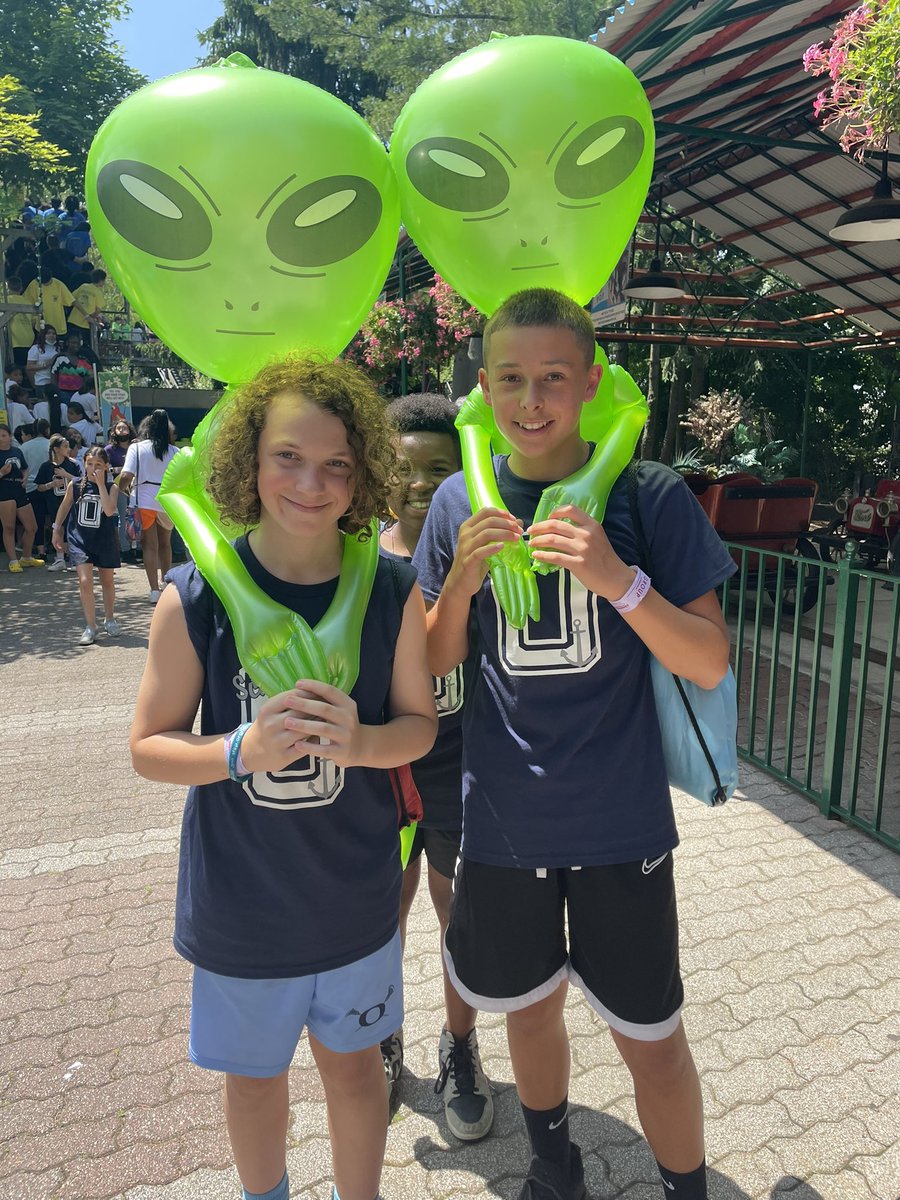 OSchool4's tweet photo. Coming home with some new friends! 👽 #sch4sixthgradeday https://t.co/D2AQ6rwJa1