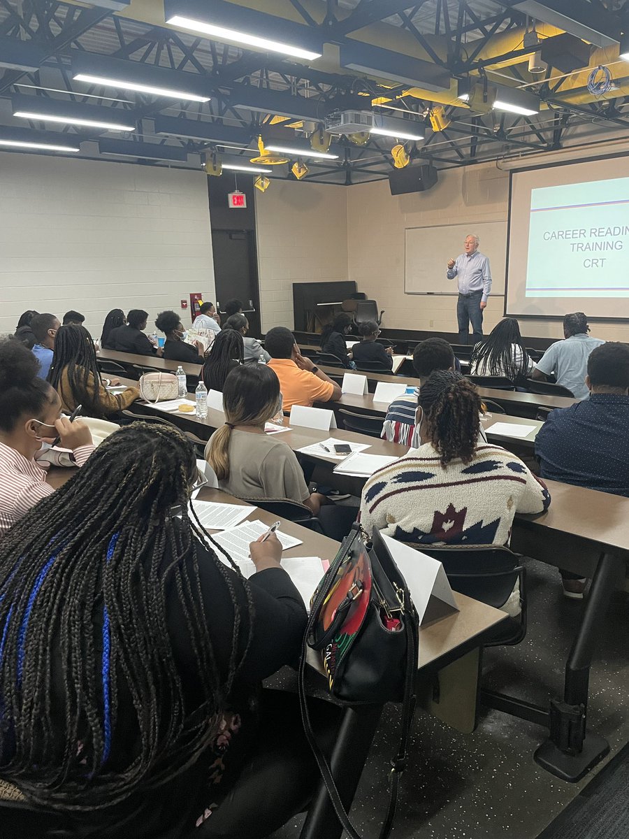 ed_scg's tweet photo. Week 2 of the Mayor’s Summer Work Experience is a wrap! @MayorLeeHarris dropped by to share some key leadership advice and insights ✔️ https://t.co/Jc2JqSMGcm