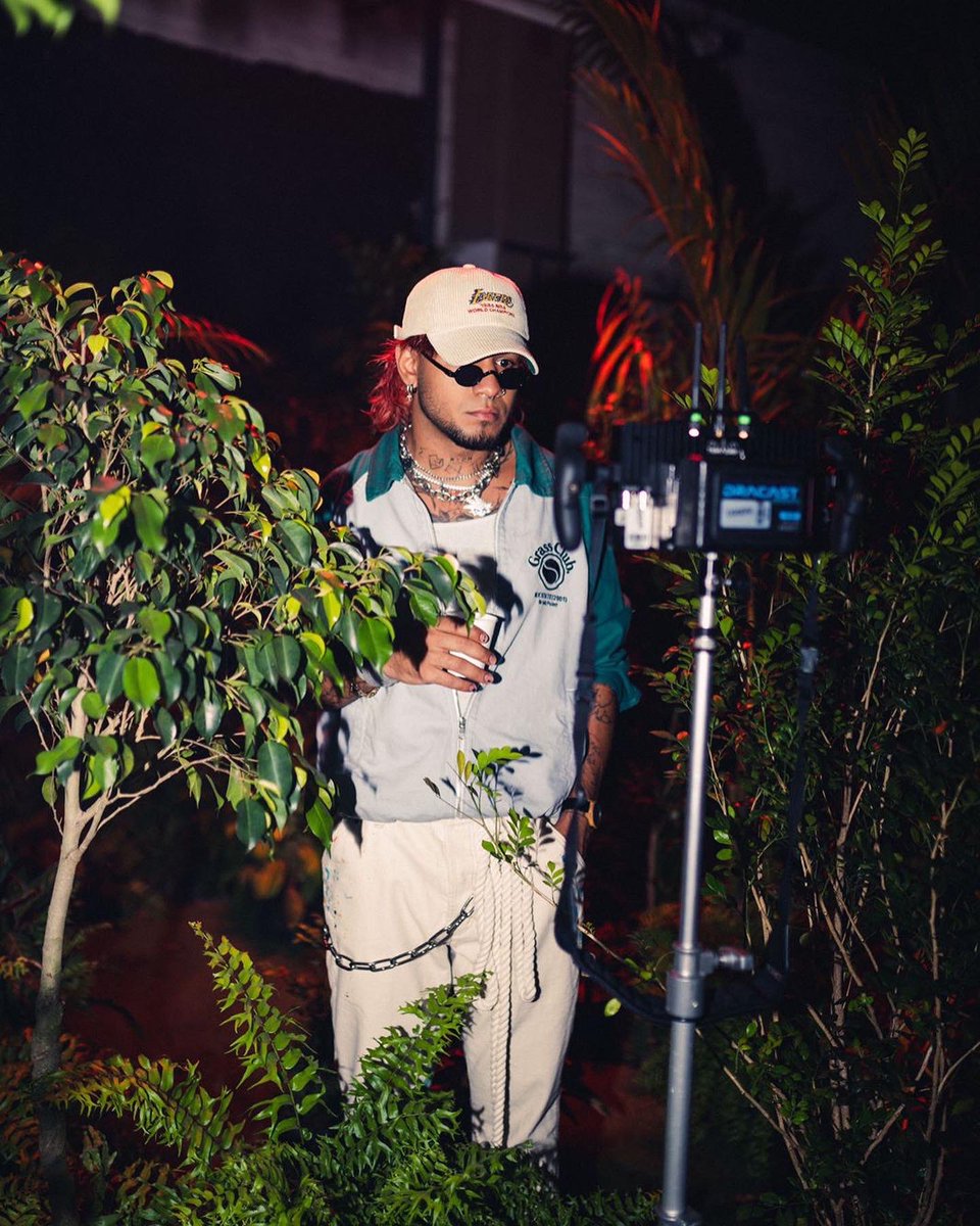 CNCOmusic's tweet image. Loco, loco si cruzas por la calle. 💎