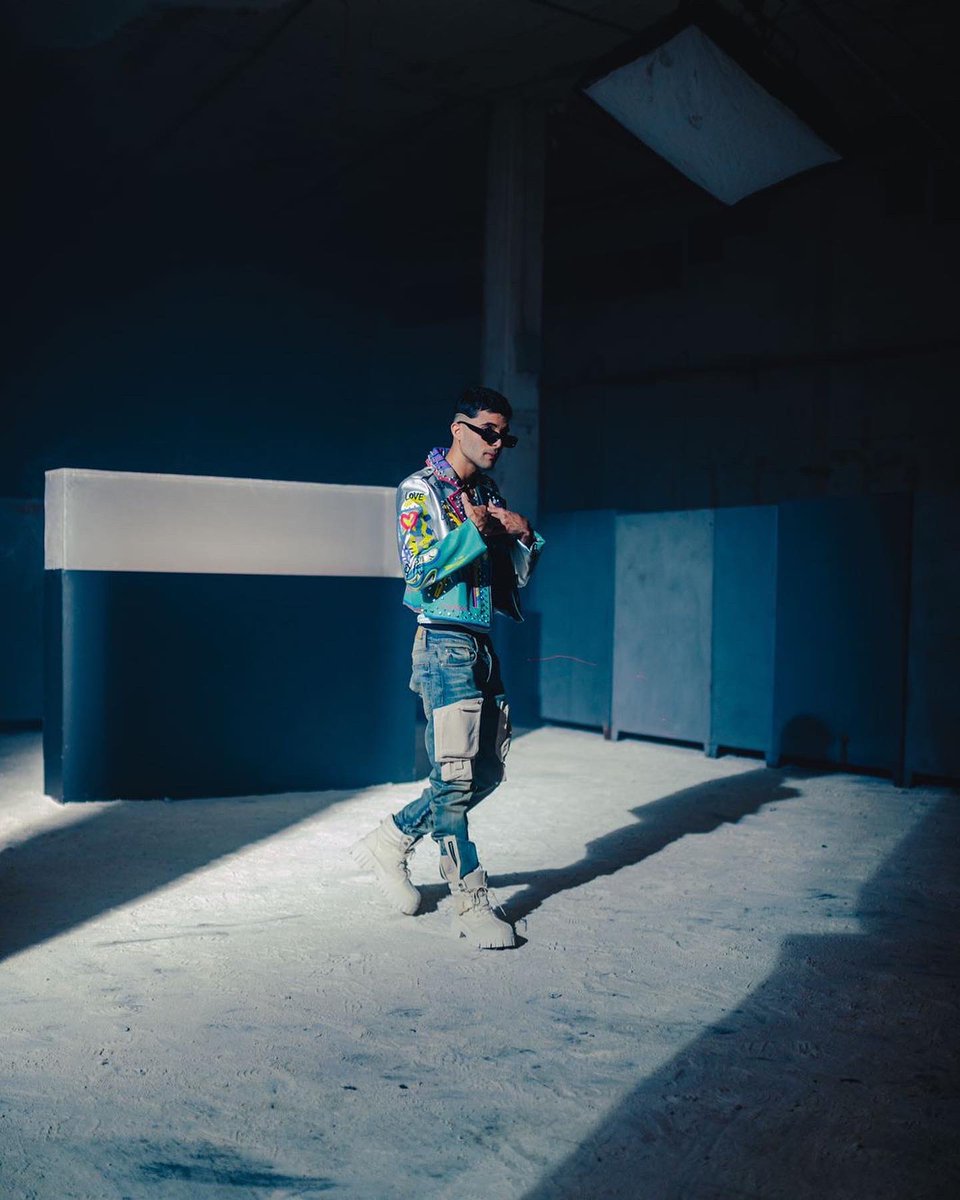 CNCOmusic's tweet image. Loco, loco si cruzas por la calle. 💎