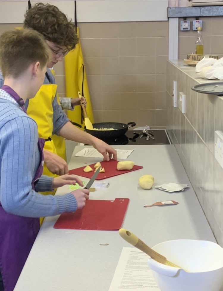 While learning about the #gastronomiaespañola topic, our @gordonstoun @GstounLanguages Year 12 Spanish 🇪🇸 students had a #tortilla cooking competition. #plusestenvous