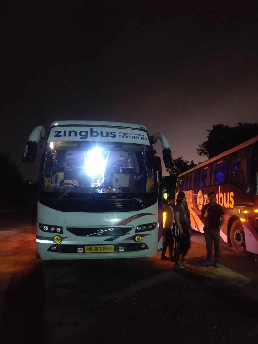 rasvidi's tweet photo. @redBus_in @redBus_in @zingbus @zingbushelpdesk pictures for your reference. Its 11 pm and we are still waiting. no assistance from support team...#notoredbus #notozingbus https://t.co/6UHJkZrvSI