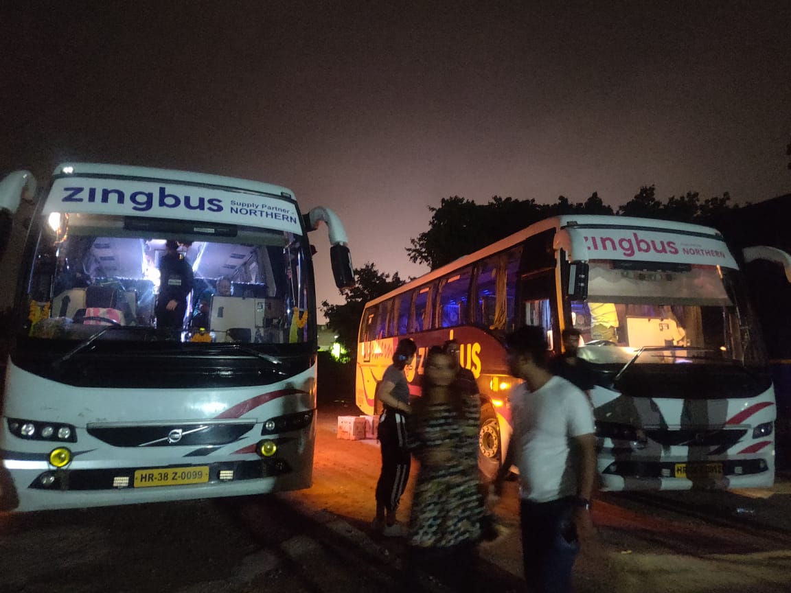 rasvidi's tweet photo. @redBus_in @redBus_in @zingbus @zingbushelpdesk pictures for your reference. Its 11 pm and we are still waiting. no assistance from support team...#notoredbus #notozingbus https://t.co/6UHJkZrvSI