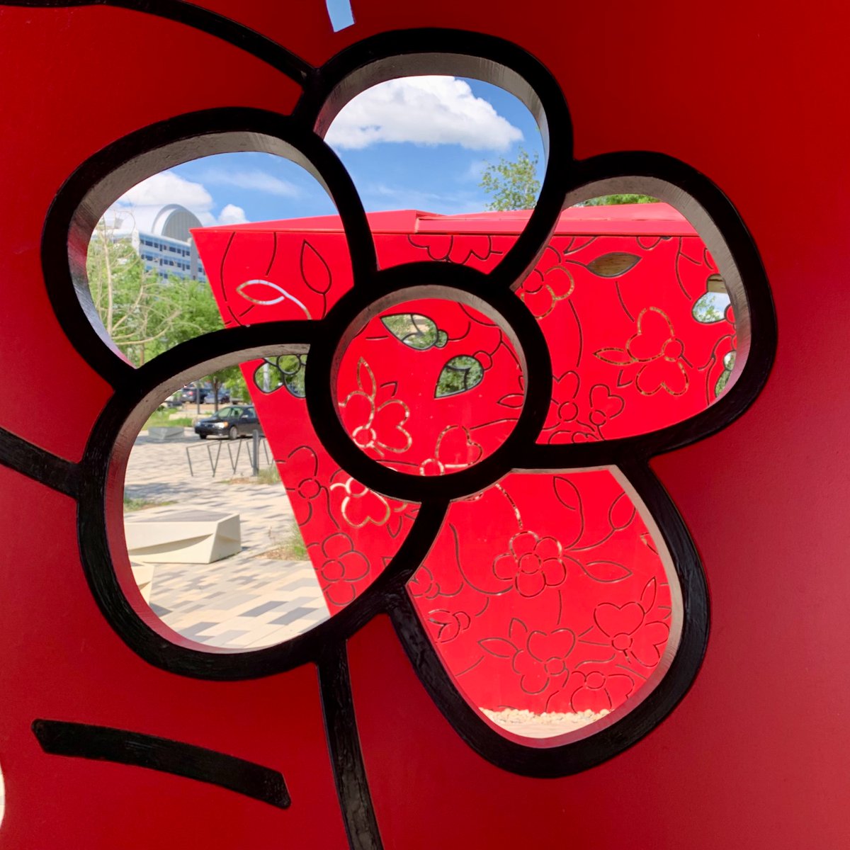 AdrienneLambCBC's tweet photo. Grateful to reconnect with Tiffany Shaw-Collinge for a chat at her public art, family pattern, in kinistinâw Park. Hear more on #TheLoopCBC. @artsedmonton @edmontondtwn @DIALOG #yegarts https://t.co/Sl7CrqTUtr