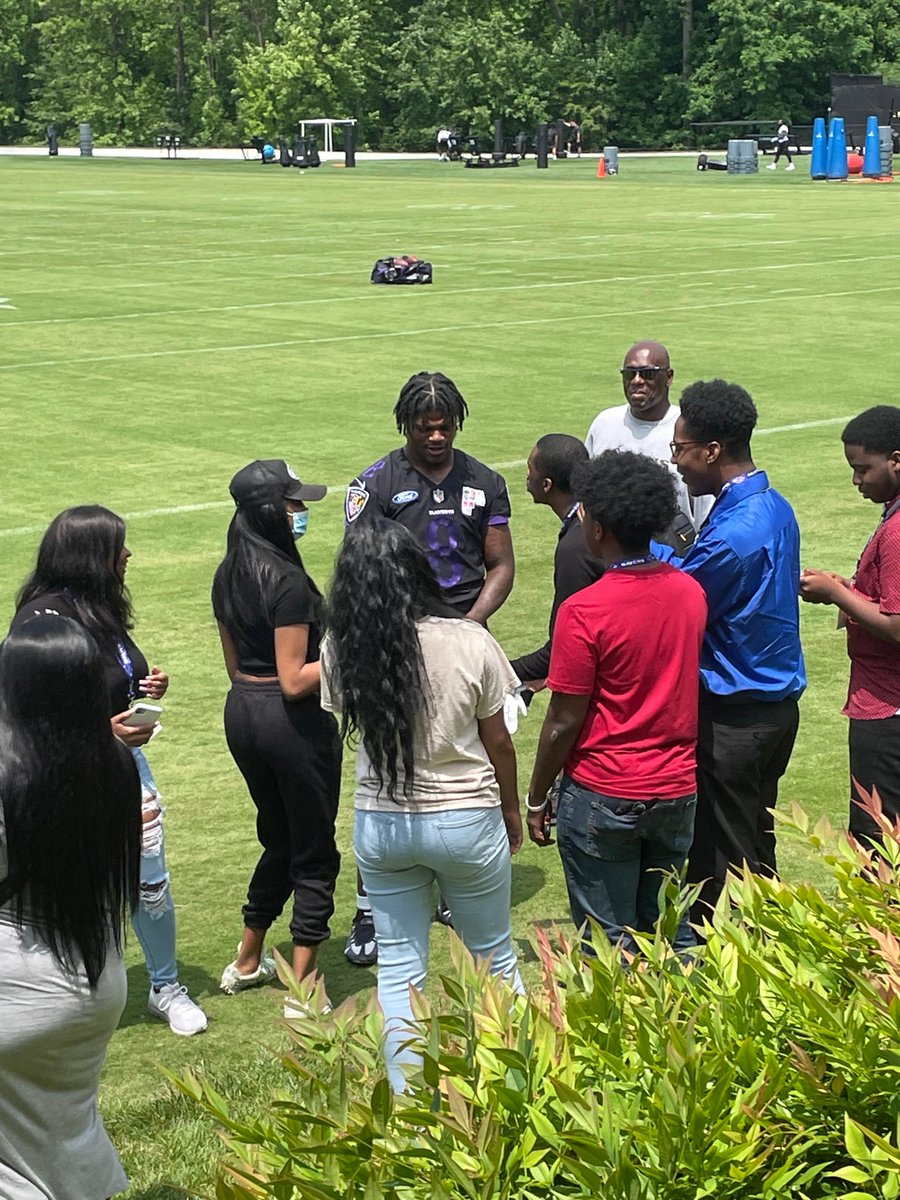 CollegeBoundFnd's tweet photo. Thanks again to the @Ravens and @Lj_era8 for the exciting day they provided to our FIRST class of Ozzie Newsome scholars yesterday! These @BaltCitySchools graduates are attending Maryland HBCUs with annual scholarships thanks to #Ravens owner, Steve Bisciotti! https://t.co/QVE6oRmIcj