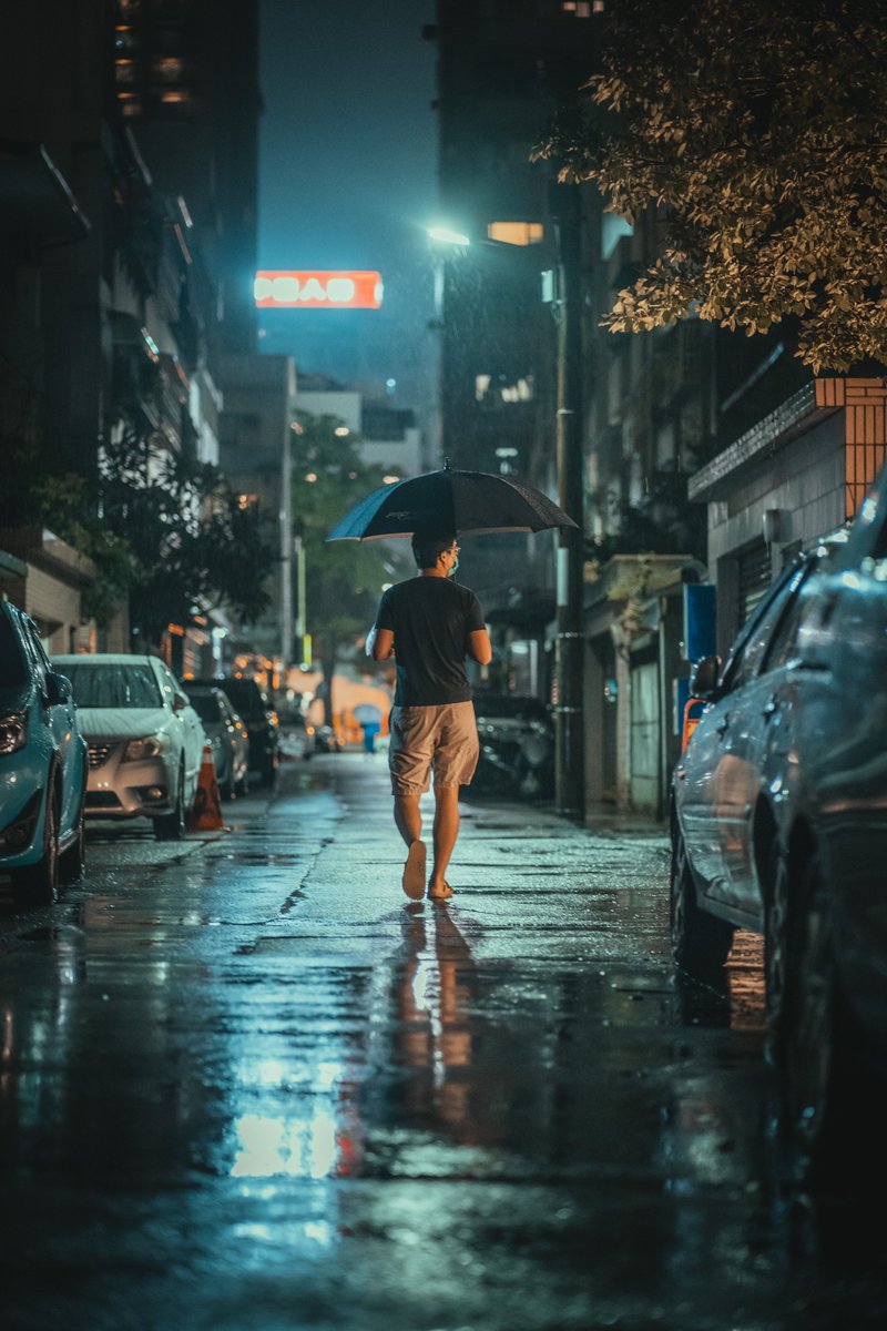 rudoza50's tweet photo. @BraydenCreation some of my favourites 
1 "a walk in the rain" 2 "The mighty Taipei 101" 3 "Don't step into the light doggo!" https://t.co/x1CFMu5XN8