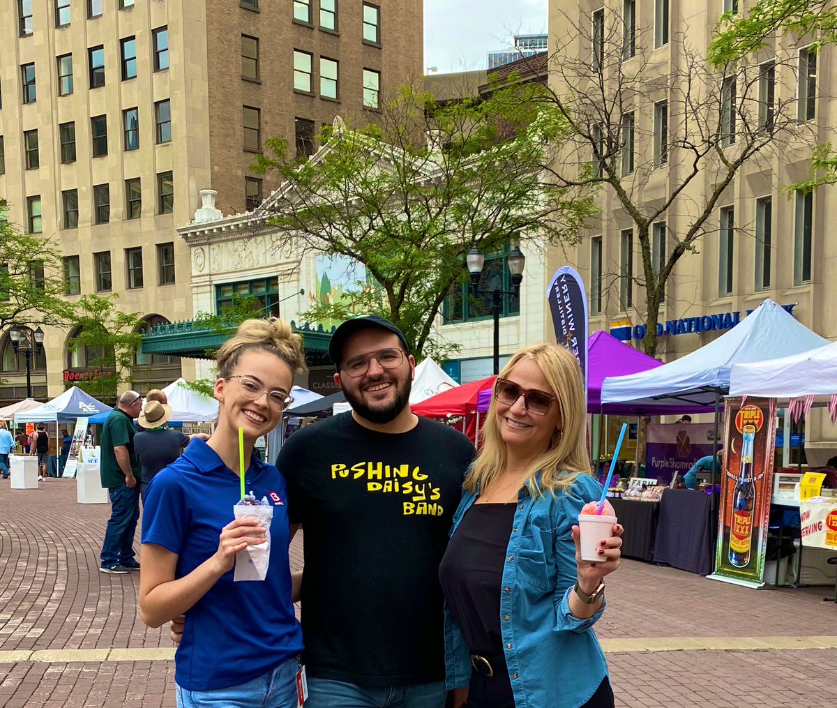RealLauraSteele's tweet photo. Friday Fun on Monument Circle in Indianapolis today after our shoot 🎥 to a market on the Circle with the amazing crew members @EmilyPoePoe &amp; @McNallyRoberts of #13INsideTrack ❤️ them! https://t.co/WqlFi1yuQP