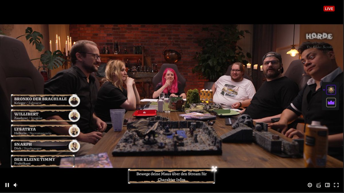 Marvs Blick ist Meme-würdig
"Wenn der Zauberer dich nüchtern küsst"
"Wenn eine Penisraupe entkommt und du sie nicht mehr siehst"
"Wenn der Zauberer mit 6 Intelligenz dich verzaubern will"
"Wenn du schwer verletzt bist und die Heilerin ihre Tränke spart"
#HORDE #horde4 #wildehorde