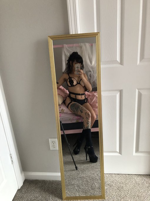 💖felt cute, might drain your dad's bank account later💖 https://t.co/Ve1h0z3rmn