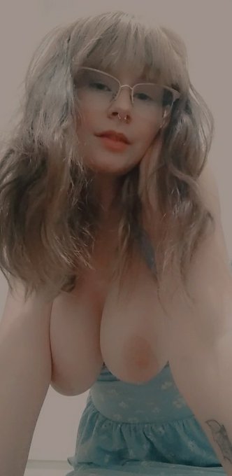Mommy milkers 👌 https://t.co/fzLbNiwS9K