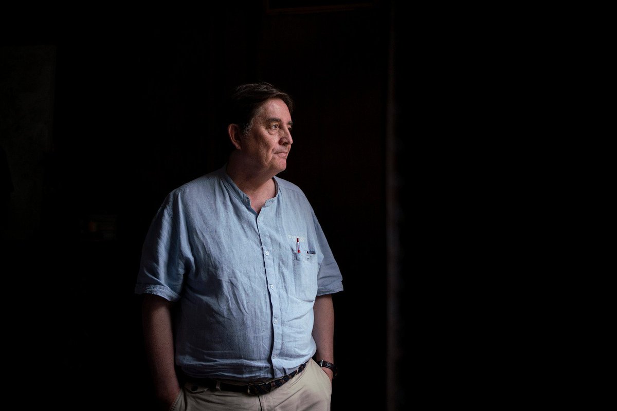 Escuchar a Luis García Montero es escuchar un discurso inteligente, argumentado y marcadamente posicionado con la izquierda. Sus respuestas son complejas, como la realidad. Repletas de matices y experiencias. 
✍🏼 <a href="/elenac/">Elena Cabrera 🍉</a>
📷 Olmo Calvo 
eldiario.es/cultura/luis-g…