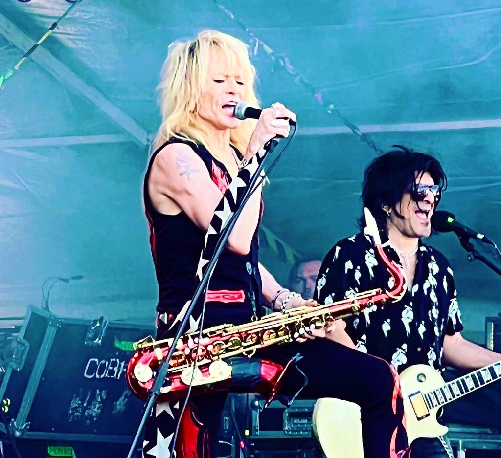 Jondeeeee_Mr's tweet photo. happy Birthday @michaelmonroe !! 
😎😎🎸🎸 https://t.co/CdQE1rASKp