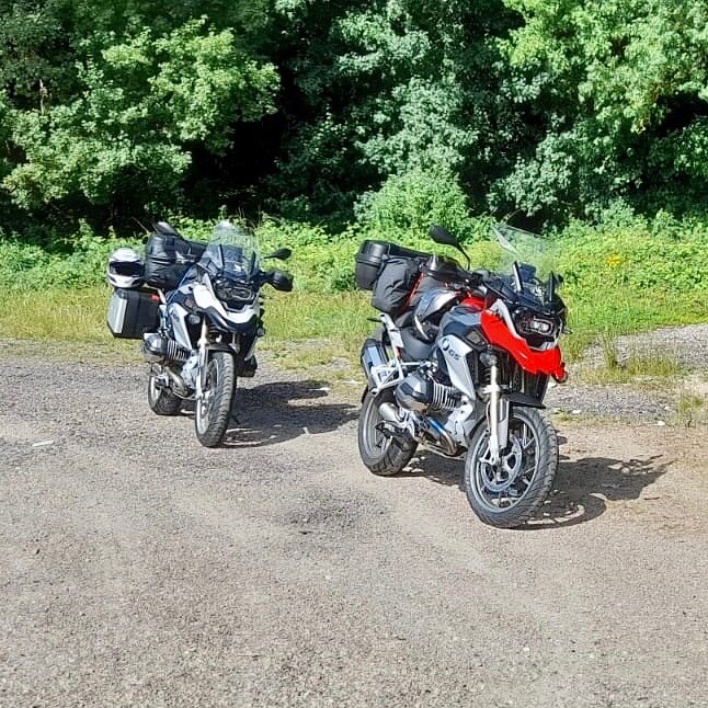 Virage8's tweet photo. Les forces en présence se réunissent pour notre grand départ demain à la première heure. Direction le Cap Nord !!! Ça va être géant 😎
#voyage #roadtrip #moto #motos #capnord #capnord2022 #enjoyyourride #enjoyyourlife #cestgeant
#thisisvirage8
https://t.co/HDZ7yeQLVz
📸 @virage8 https://t.co/Nlxc5t4JBZ