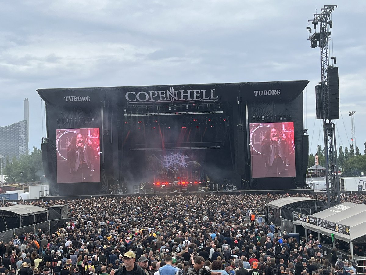 Mægtige <a href="/baestband/">BAEST</a> indtager den store scene Helvíti. Efter coronanedlukningen var min første koncert med netop Baest i Templet i Lyngby. Rammerne her er noget mere passende.