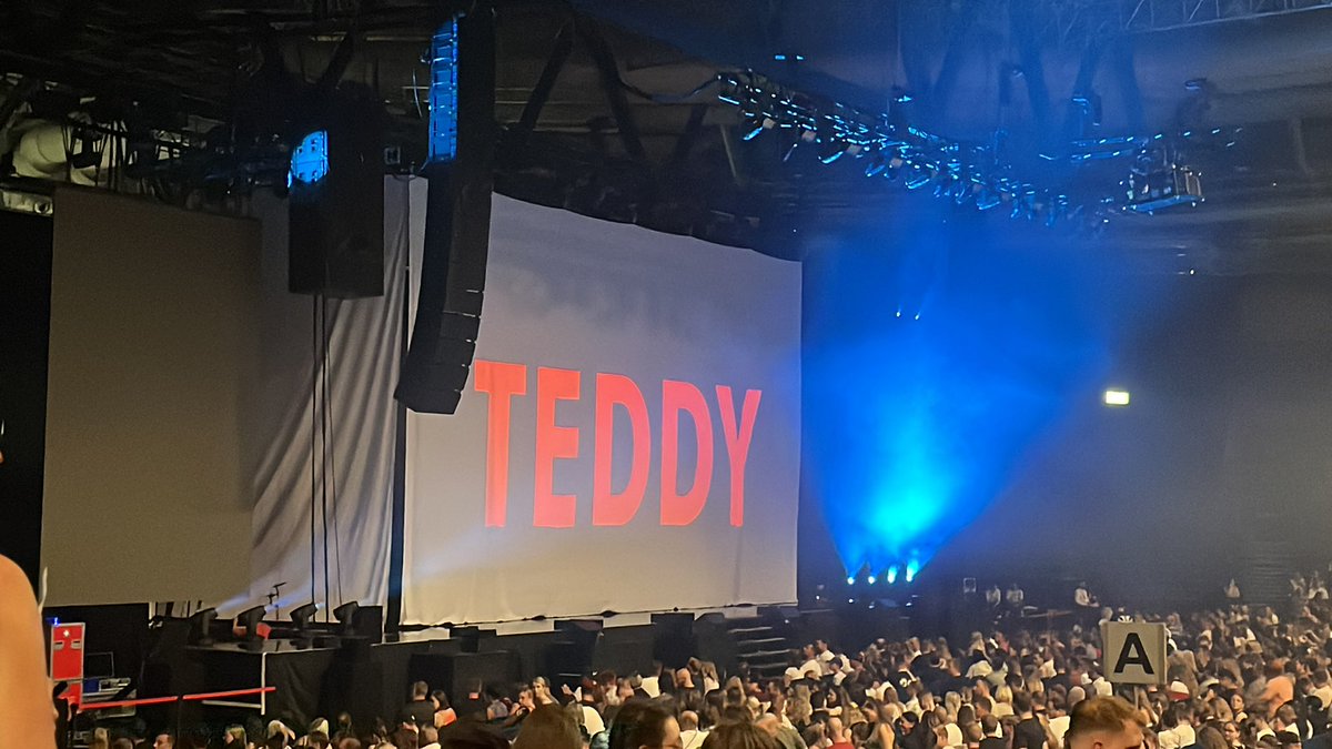 Eulenmann's tweet photo. Endlich mal wieder unter Menschen :) #teddyshow https://t.co/Sfi5C9JO96