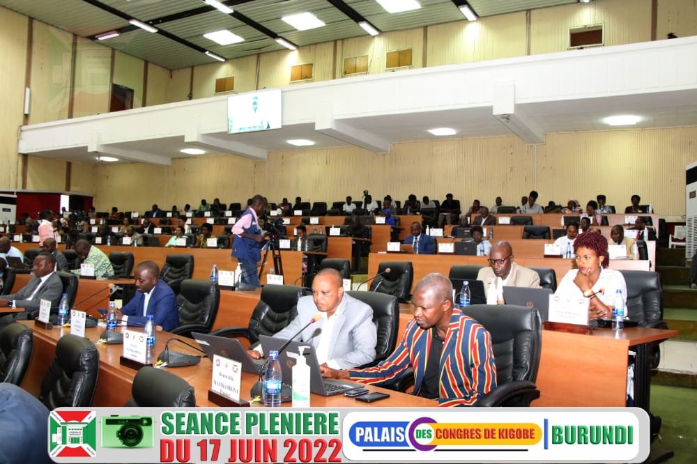 nshingamateka's tweet photo. 2/5 The first bill on the ratification by #Burundi of the grant agreement and #IFAD relating to the agricultural production intensification and vulnerability alleviation project #PIPARV B was submitted for analysis and adoption in the plenary session of this 17/06/2022. https://t.co/XlPTdWEQGr