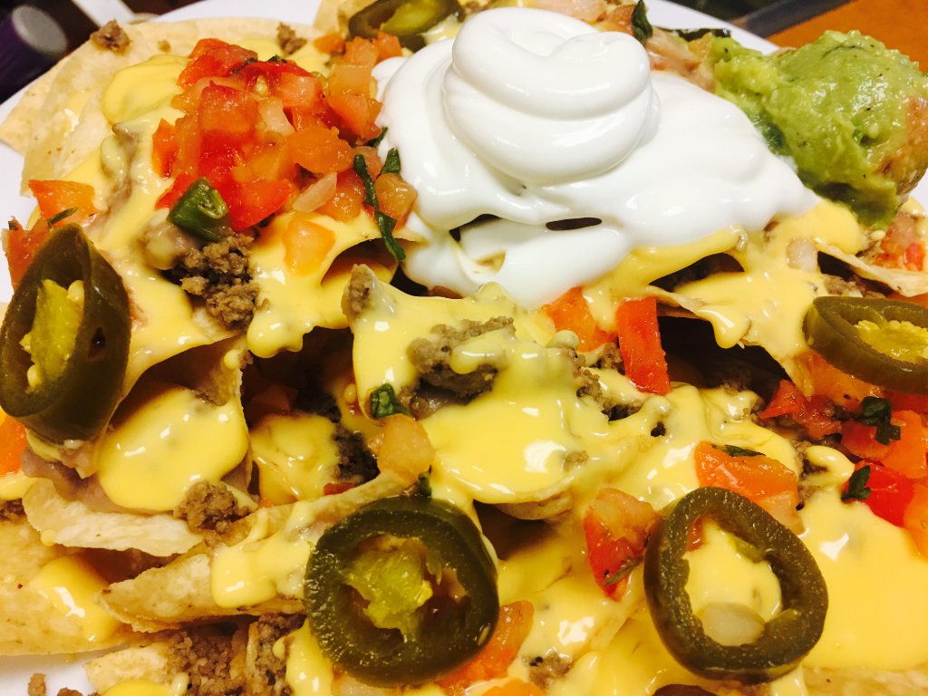 cancunfiest_fr's tweet photo. Mouthwatering is an understatement 🤤 #Nachos

-
Order your favorite alcoholic drinks and meals for carryout or delivery ▶️ https://t.co/pKPCcubzcV
Drive-Thru available! 
. 
.
#CancunFiestaFresh #Tacos #Eeeats #Foodstagram #KansasCityMO #KansasCityEats https://t.co/ATsuz9bnH6