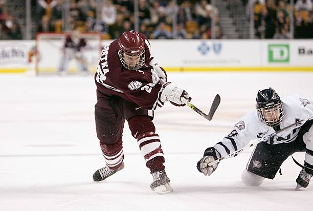 Broadwayhatpod's tweet image. Hey @UMassAthletics fans make sure you check out our interview with former @UMassHockey star @Kostka85! Mike talks about playing at UMass and his journey to pro hockey.
Check out the interview here⬇️
apple.co/3tAGChK
#UMass #newmass #flagship #collegehockey #HockeyTwitter