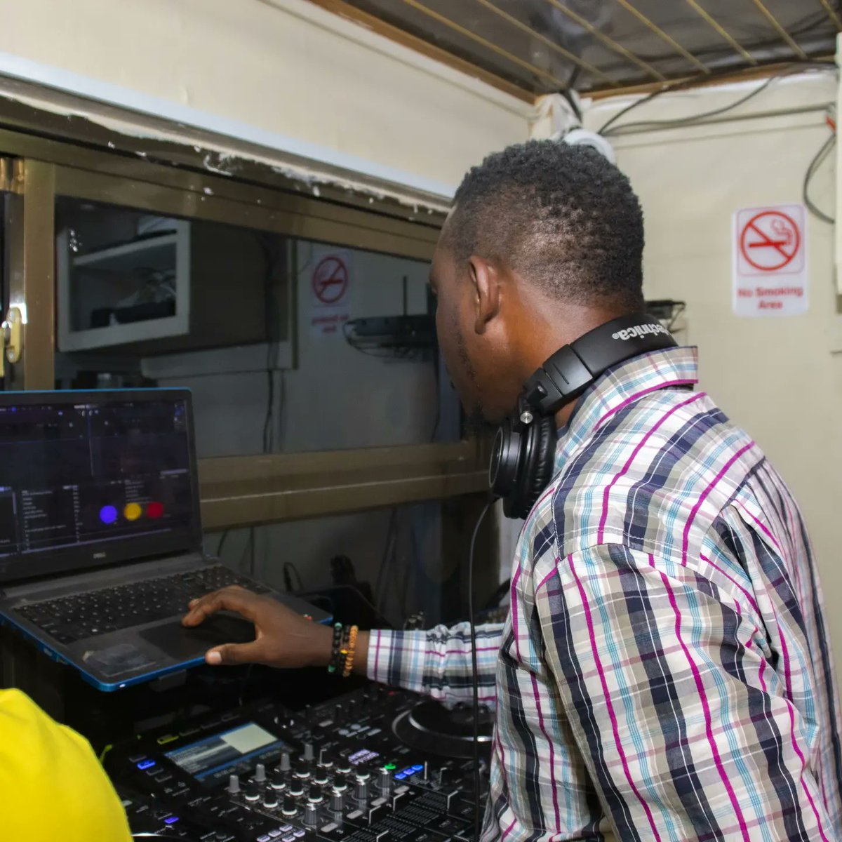 gslounge01's tweet photo. Relieve the stress of the week tonight at Golden State Lounge.

Make most of the night, build lasting memories and enjoy the music and vibes.

These are the nights you wish would last forever #trending #restaurant #loungeclub #bestloungeintown #Freetownsierraleone #goldenstate https://t.co/1wI1O7WceD