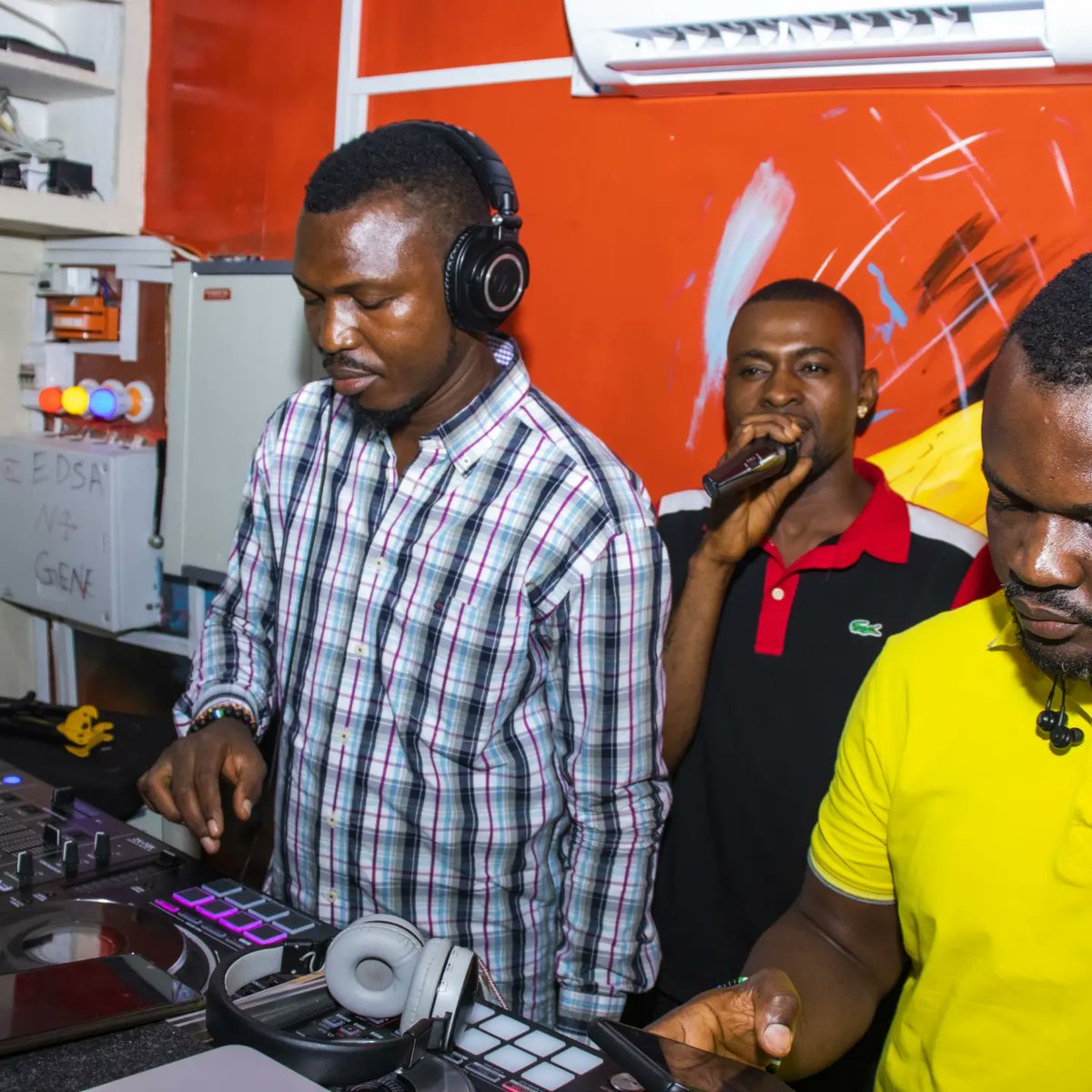 gslounge01's tweet photo. Relieve the stress of the week tonight at Golden State Lounge.

Make most of the night, build lasting memories and enjoy the music and vibes.

These are the nights you wish would last forever #trending #restaurant #loungeclub #bestloungeintown #Freetownsierraleone #goldenstate https://t.co/1wI1O7WceD