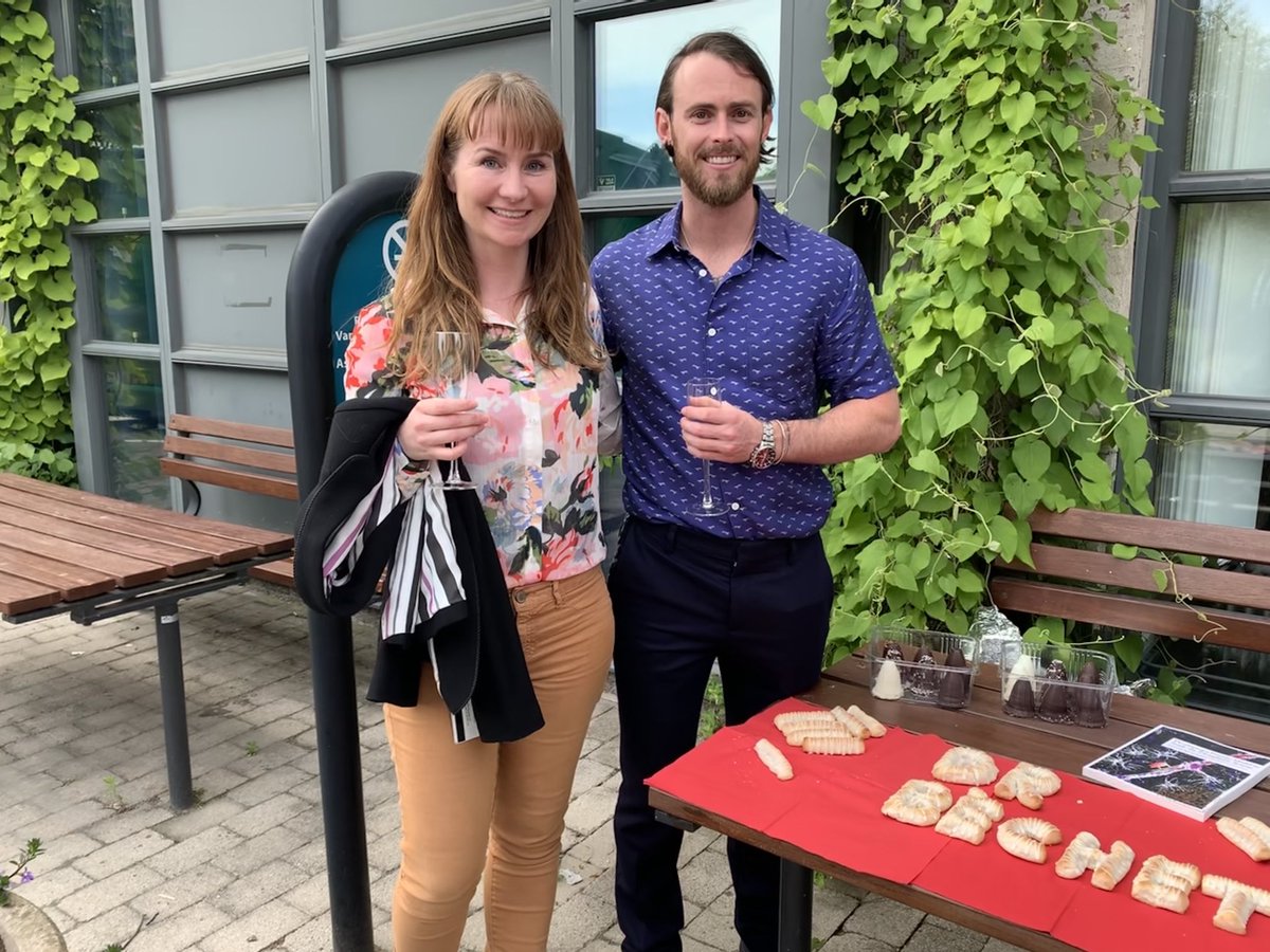 Iben_Lundgaard's tweet photo. It has been written in cake and is thus official. Dr Bèchet is the first PhD to graduate from my lab ⁦👏👏👏 @NicBechet⁩ doing an entire thesis on pig work https://t.co/RoOV0mio7p
