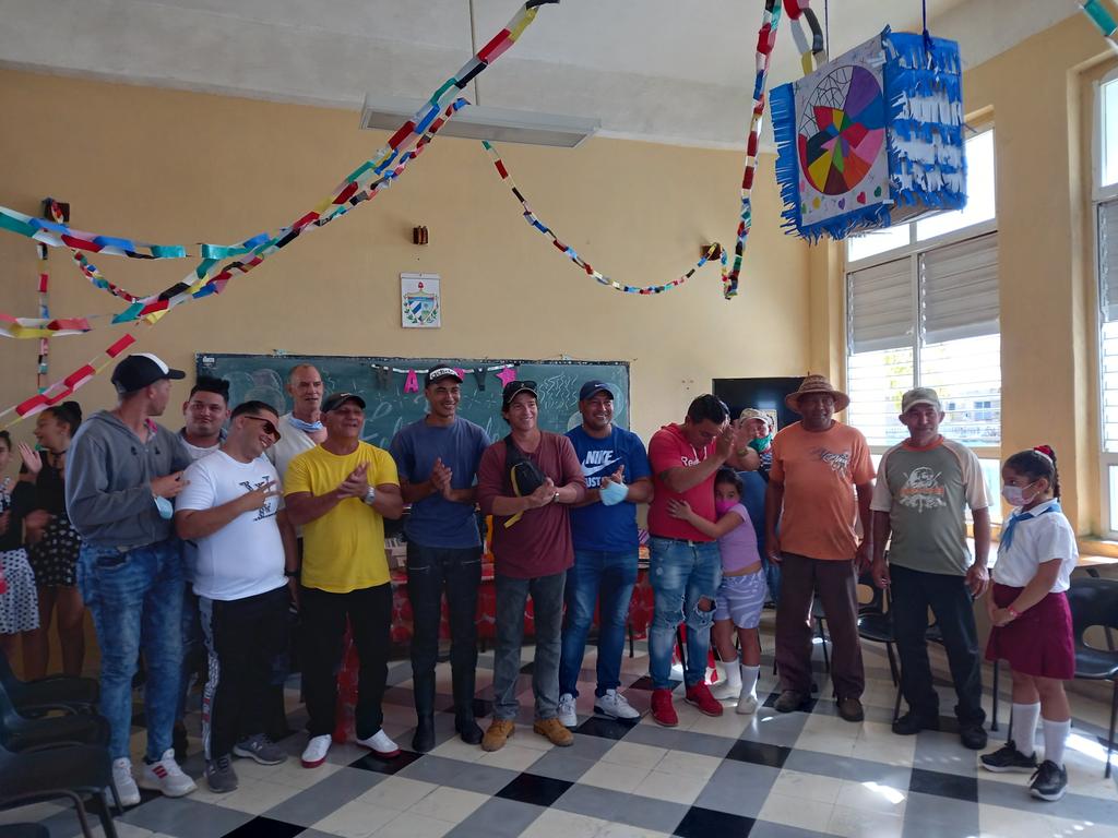 josue_dme's tweet photo. Actividad dedicada al día de los padres.
#CubaMined
#dmecamaguey
#somoscontinuidad
#educadorescamagueyanos
#InstructoresdeArte
#PorUnaEducacionDeCalidad
#CubaViveytrabaja
#Juniodme
@TecnologiaDme
@Rodairesgarcia
@escudero_mercy
@IsabelCamaguey https://t.co/B3DY5xOSOP